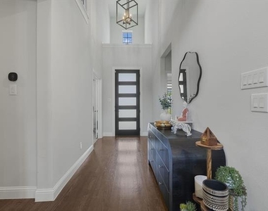 913 Gingham Street - Photo Thumbnail 2