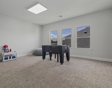913 Gingham Street - Photo Thumbnail 14
