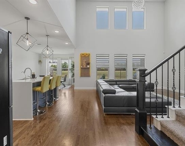 913 Gingham Street - Photo Thumbnail 5