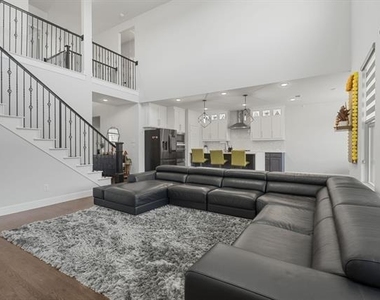 913 Gingham Street - Photo Thumbnail 7