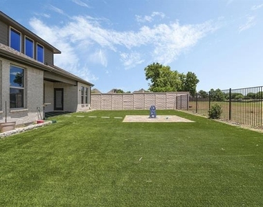 913 Gingham Street - Photo Thumbnail 18