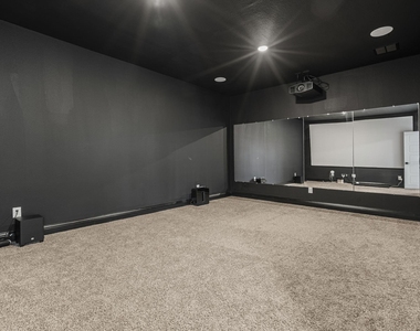 913 Gingham Street - Photo Thumbnail 15
