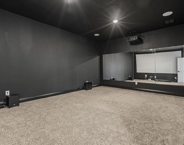913 Gingham Street - Photo Thumbnail 18
