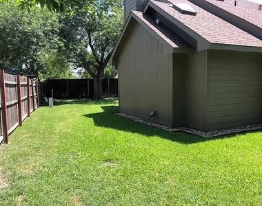 2062 Bronco Lane - Photo Thumbnail 15