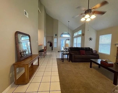2062 Bronco Lane - Photo Thumbnail 4