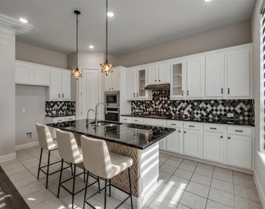2152 Bailey Street - Photo Thumbnail 2