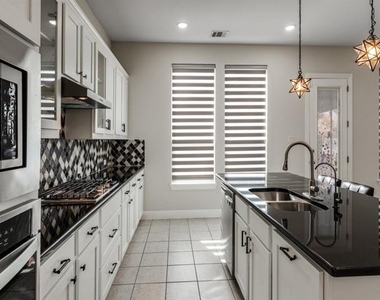 2152 Bailey Street - Photo Thumbnail 3