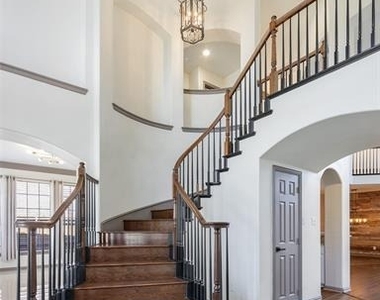 5170 Mohegan Lane - Photo Thumbnail 3
