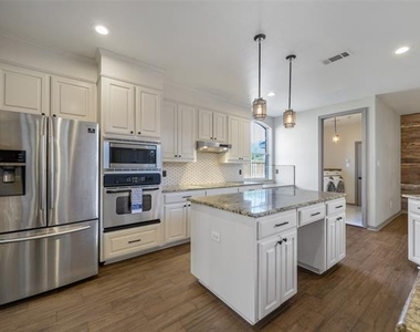 5170 Mohegan Lane - Photo Thumbnail 11
