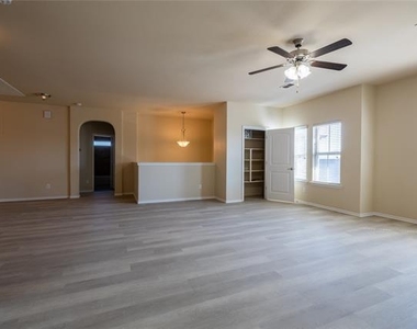 2813 Saddle Creek Drive - Photo Thumbnail 21