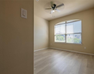 2813 Saddle Creek Drive - Photo Thumbnail 38