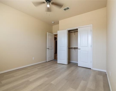 2813 Saddle Creek Drive - Photo Thumbnail 37