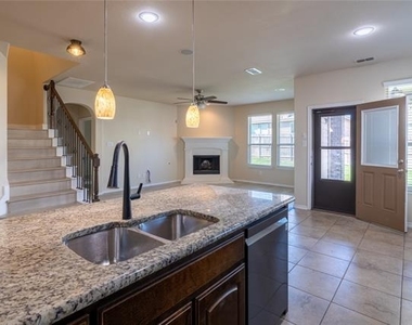 2813 Saddle Creek Drive - Photo Thumbnail 8