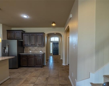 2813 Saddle Creek Drive - Photo Thumbnail 7