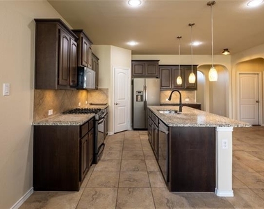 2813 Saddle Creek Drive - Photo Thumbnail 5