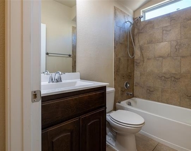 2813 Saddle Creek Drive - Photo Thumbnail 39