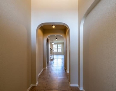 2813 Saddle Creek Drive - Photo Thumbnail 1