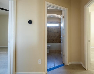 2813 Saddle Creek Drive - Photo Thumbnail 17
