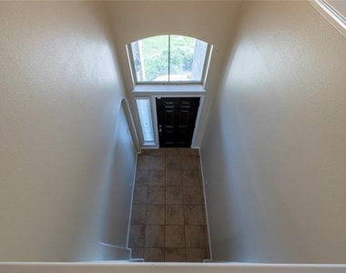 2813 Saddle Creek Drive - Photo Thumbnail 6