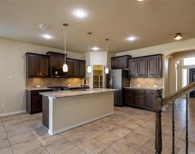 2813 Saddle Creek Drive - Photo Thumbnail 4