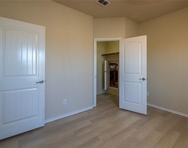 2813 Saddle Creek Drive - Photo Thumbnail 13