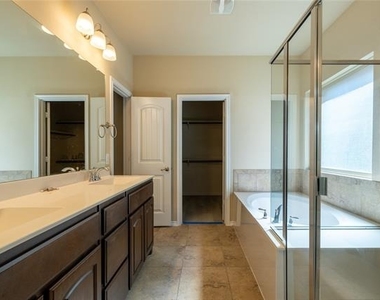 2813 Saddle Creek Drive - Photo Thumbnail 25