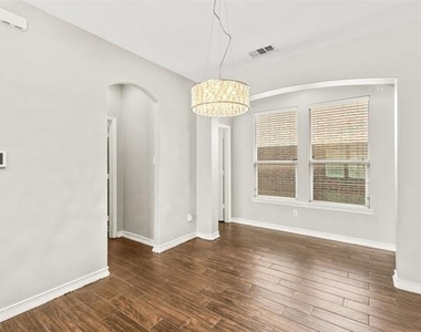 15920 Alvarado Drive - Photo Thumbnail 8