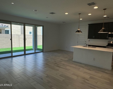 644 S Heron Lane - Photo Thumbnail 2