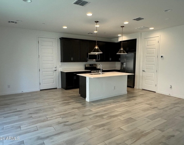644 S Heron Lane - Photo Thumbnail 1