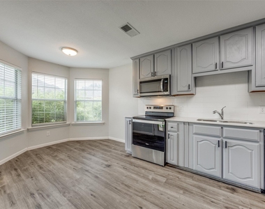 4817 Hara Lane - Photo Thumbnail 6