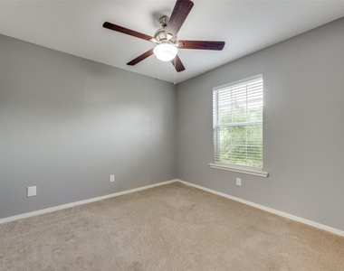 4817 Hara Lane - Photo Thumbnail 14