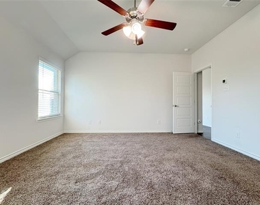 905 Berry Street - Photo Thumbnail 10