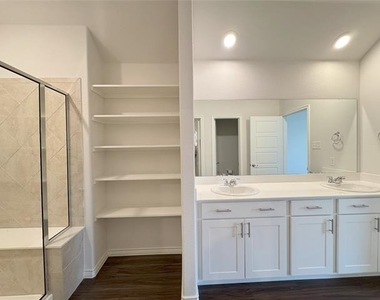 905 Berry Street - Photo Thumbnail 13
