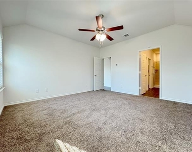905 Berry Street - Photo Thumbnail 11