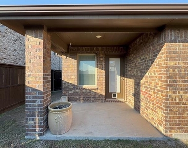 905 Berry Street - Photo Thumbnail 20