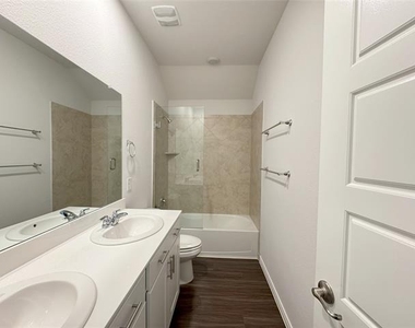 905 Berry Street - Photo Thumbnail 18