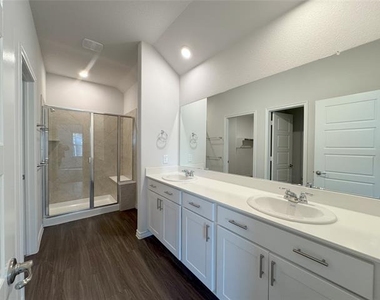 905 Berry Street - Photo Thumbnail 12