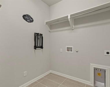 1144 Knoll Street - Photo Thumbnail 20