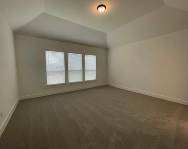 3714 Milwaukee Avenue - Photo Thumbnail 17