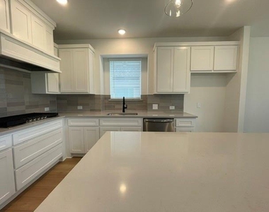 3714 Milwaukee Avenue - Photo Thumbnail 7
