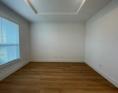3714 Milwaukee Avenue - Photo Thumbnail 3
