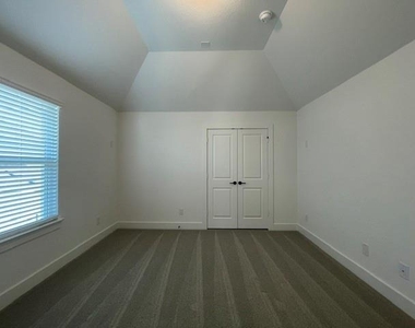 3714 Milwaukee Avenue - Photo Thumbnail 36