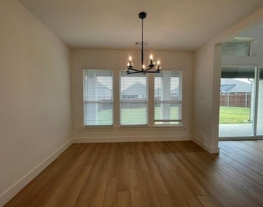 3714 Milwaukee Avenue - Photo Thumbnail 9