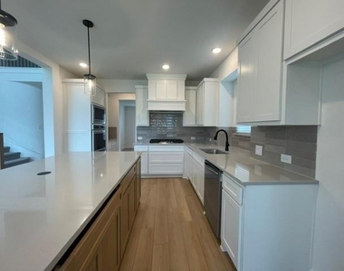 3714 Milwaukee Avenue - Photo Thumbnail 8