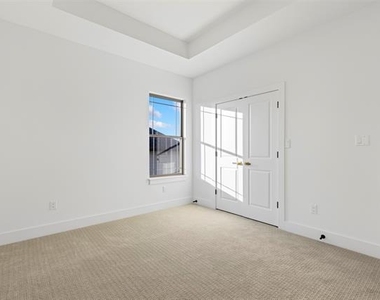 1022 Bow Street - Photo Thumbnail 34