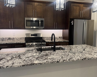 2521 S 180th Drive - Photo Thumbnail 6