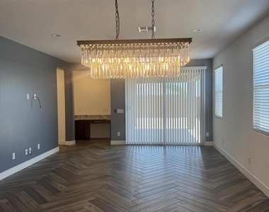 2521 S 180th Drive - Photo Thumbnail 14