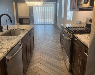 2521 S 180th Drive - Photo Thumbnail 11