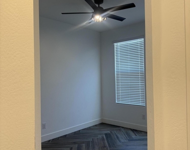 2521 S 180th Drive - Photo Thumbnail 2