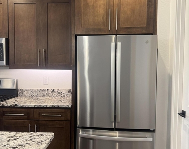 2521 S 180th Drive - Photo Thumbnail 9